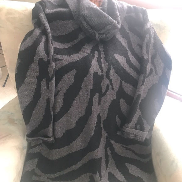 INC INTERNATIONAL CONCEPTS ANIMAL DESIGN HOODED SWEATER WITH POCKETS - Picture 5 of 9